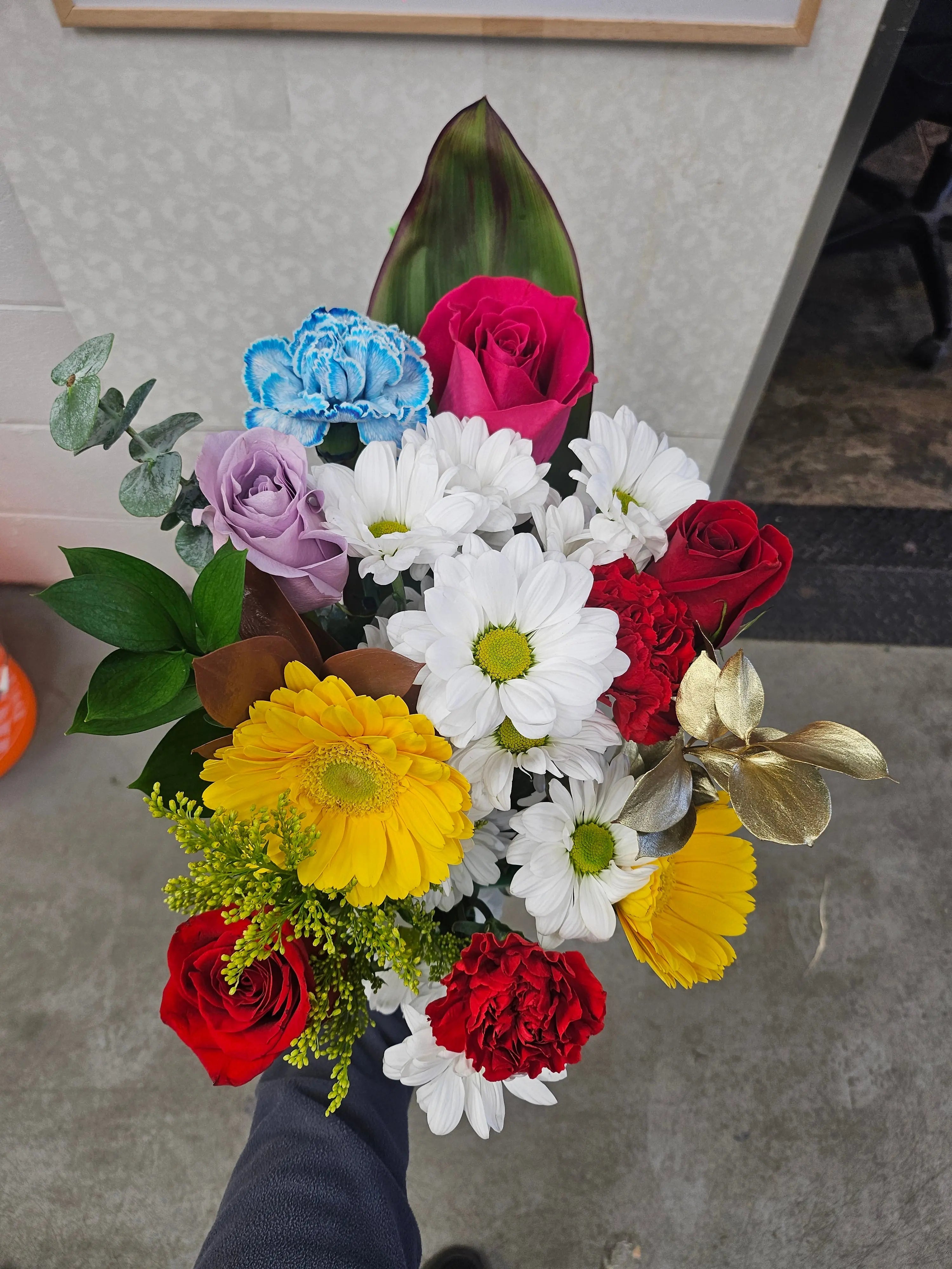 Bright Colours Designer’s Choice with Vase Fleur Concept