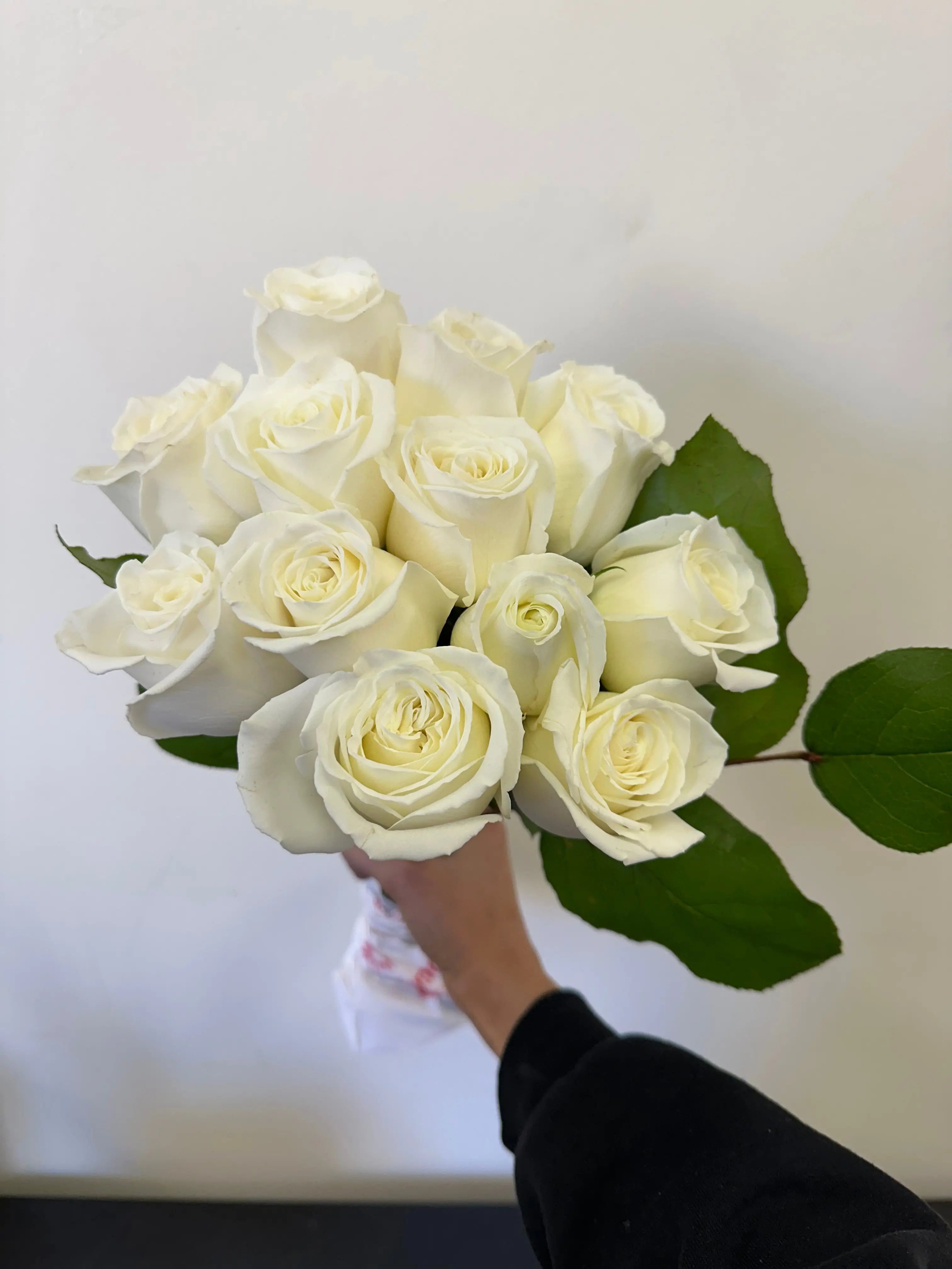 One Dozen Long Stemmed White Roses Fleur Concept