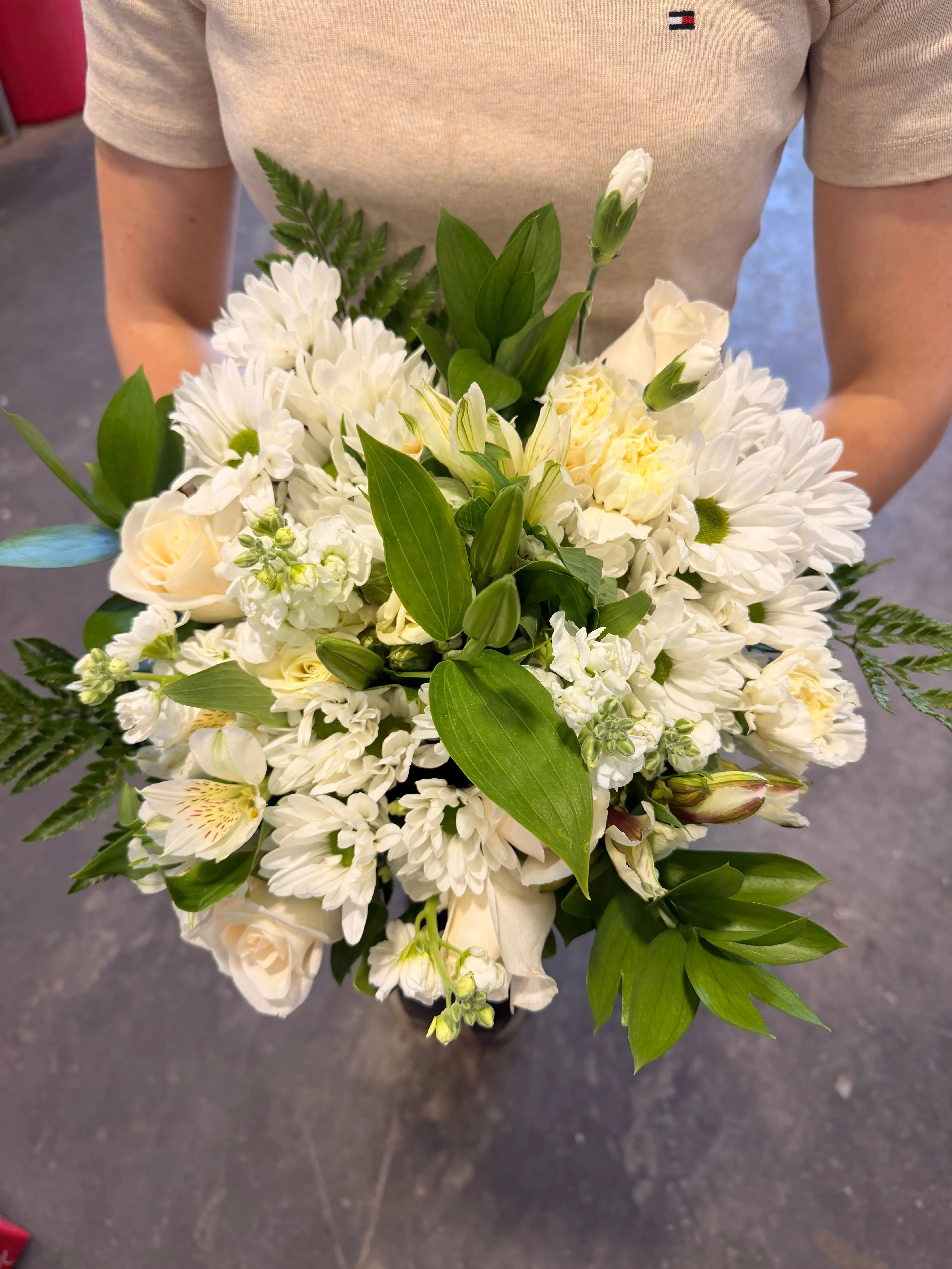 White Bouquet Designer’s Choice with Vase & Card Fleur Concept