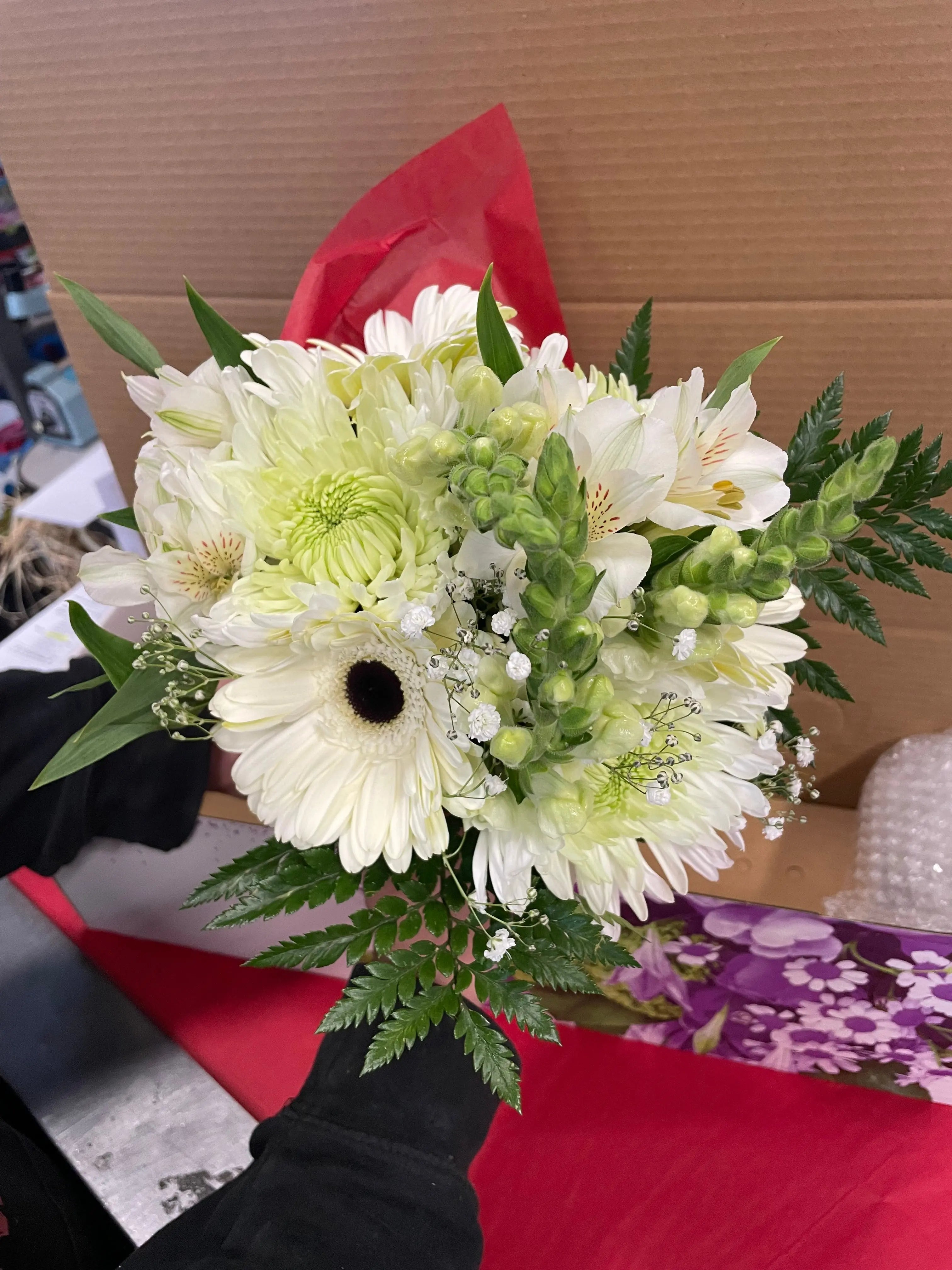 White Whisper in Mason Jar Fleur Concept