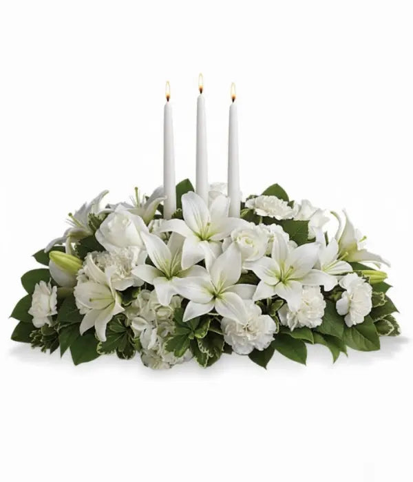 Snowy white centerpiece with candles from Fleur Concept